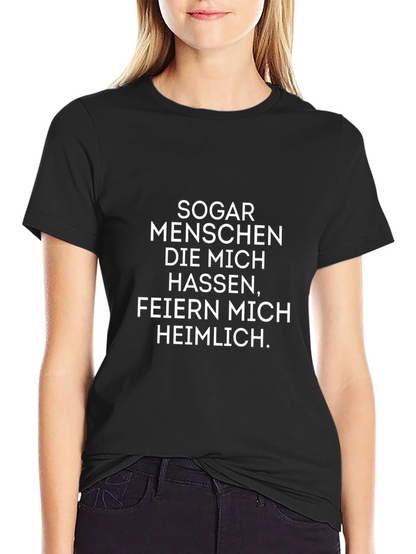 Sogar Menschen T-Shirt - Humorous German Text