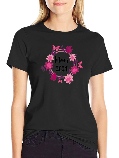Mom 2021 Floral Wreath Black T-Shirt