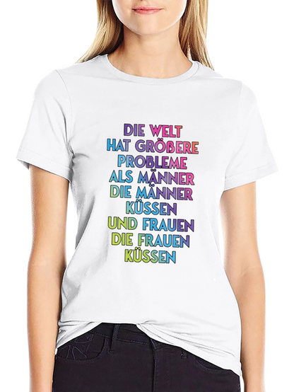 Rainbow Text T-Shirt - Die Welt Hat Größere Probleme