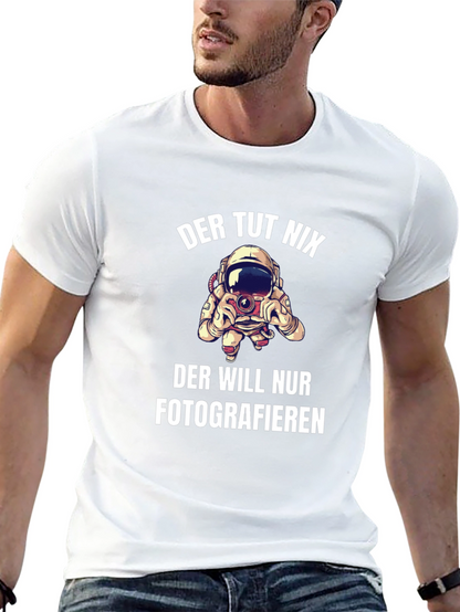 Astronaut Photographer Graphic Tee - Der Tut Nix Shirt