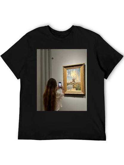 Art Lovers Tee: Museum Moment Graphic T-Shirt